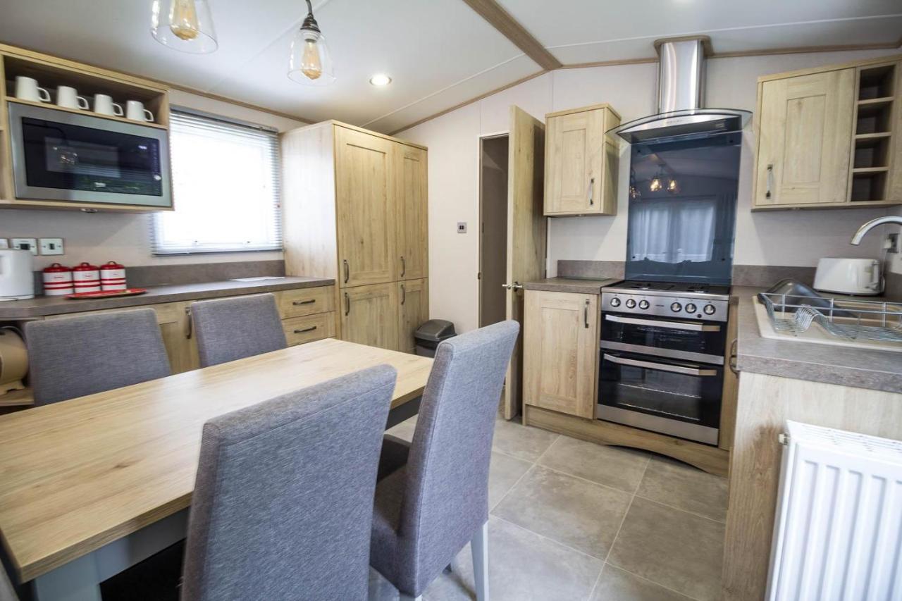 Beautiful 6 Berth Caravan With Decking At Southview Holiday Park Ref 33024O Skegness Exterior foto