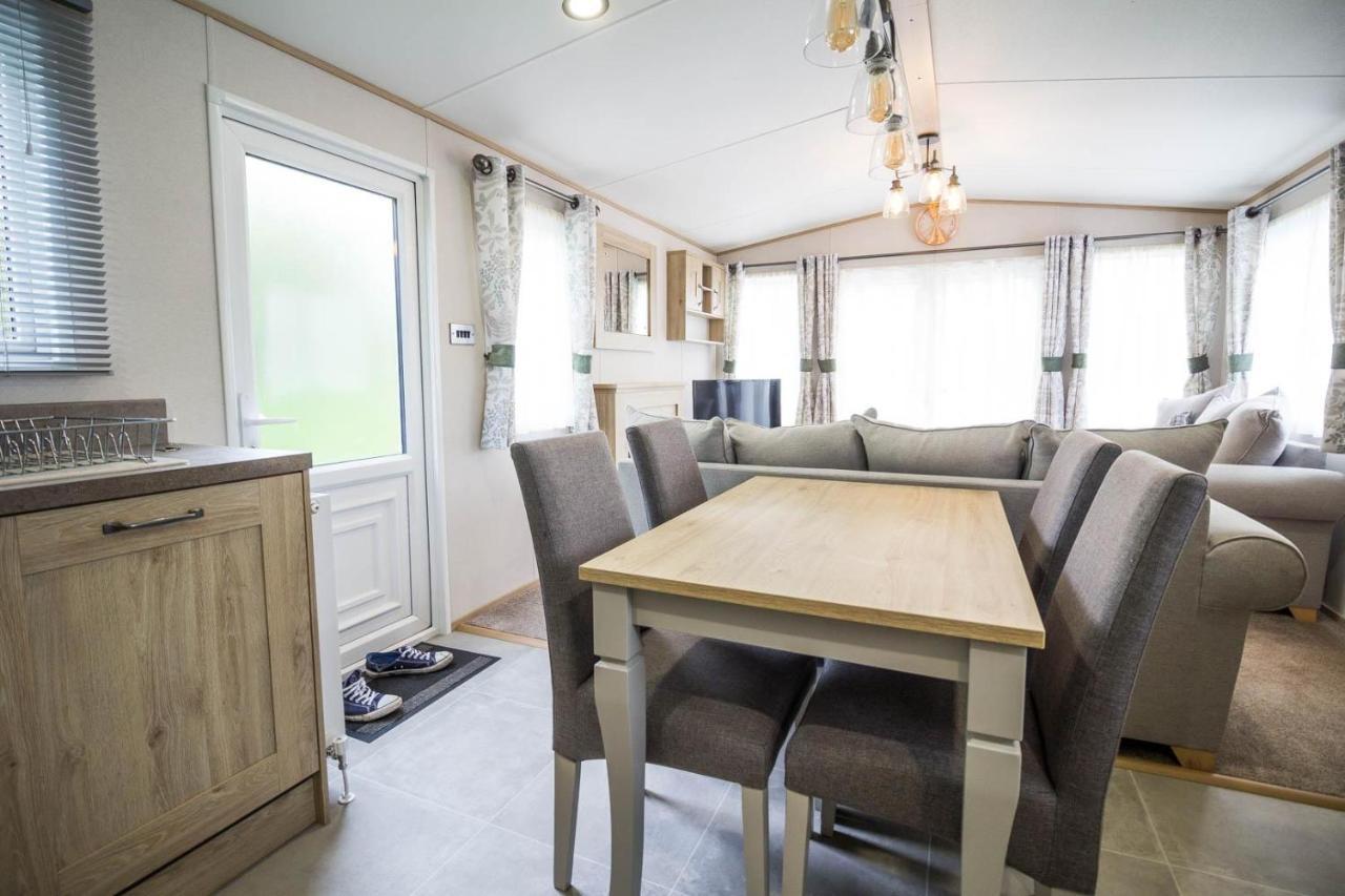 Beautiful 6 Berth Caravan With Decking At Southview Holiday Park Ref 33024O Skegness Exterior foto