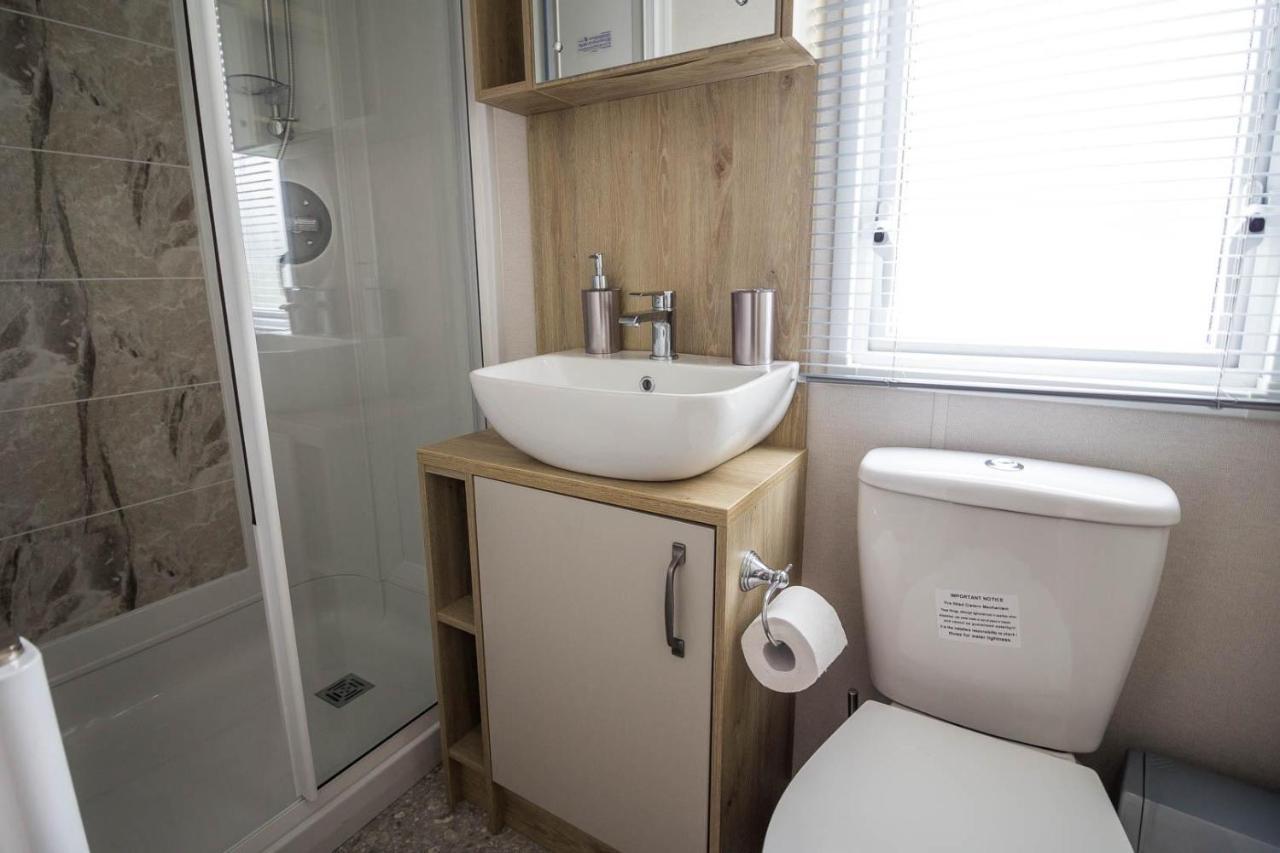 Beautiful 6 Berth Caravan With Decking At Southview Holiday Park Ref 33024O Skegness Exterior foto