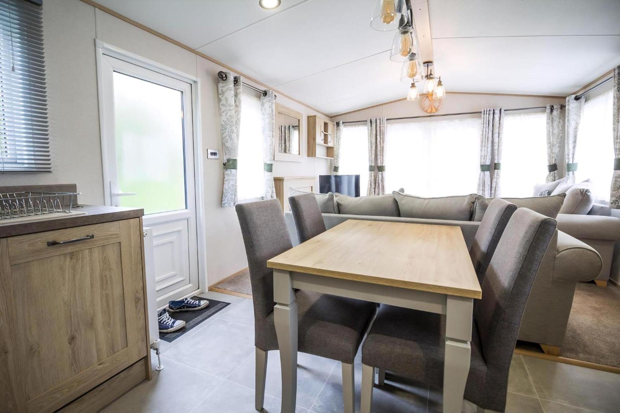 Beautiful 6 Berth Caravan With Decking At Southview Holiday Park Ref 33024O Skegness Exterior foto